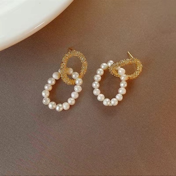 SALE💚 any 3 for $18 💚
 Accessories-Gold Pearl Dangle Earrings - Picture 3 of 6